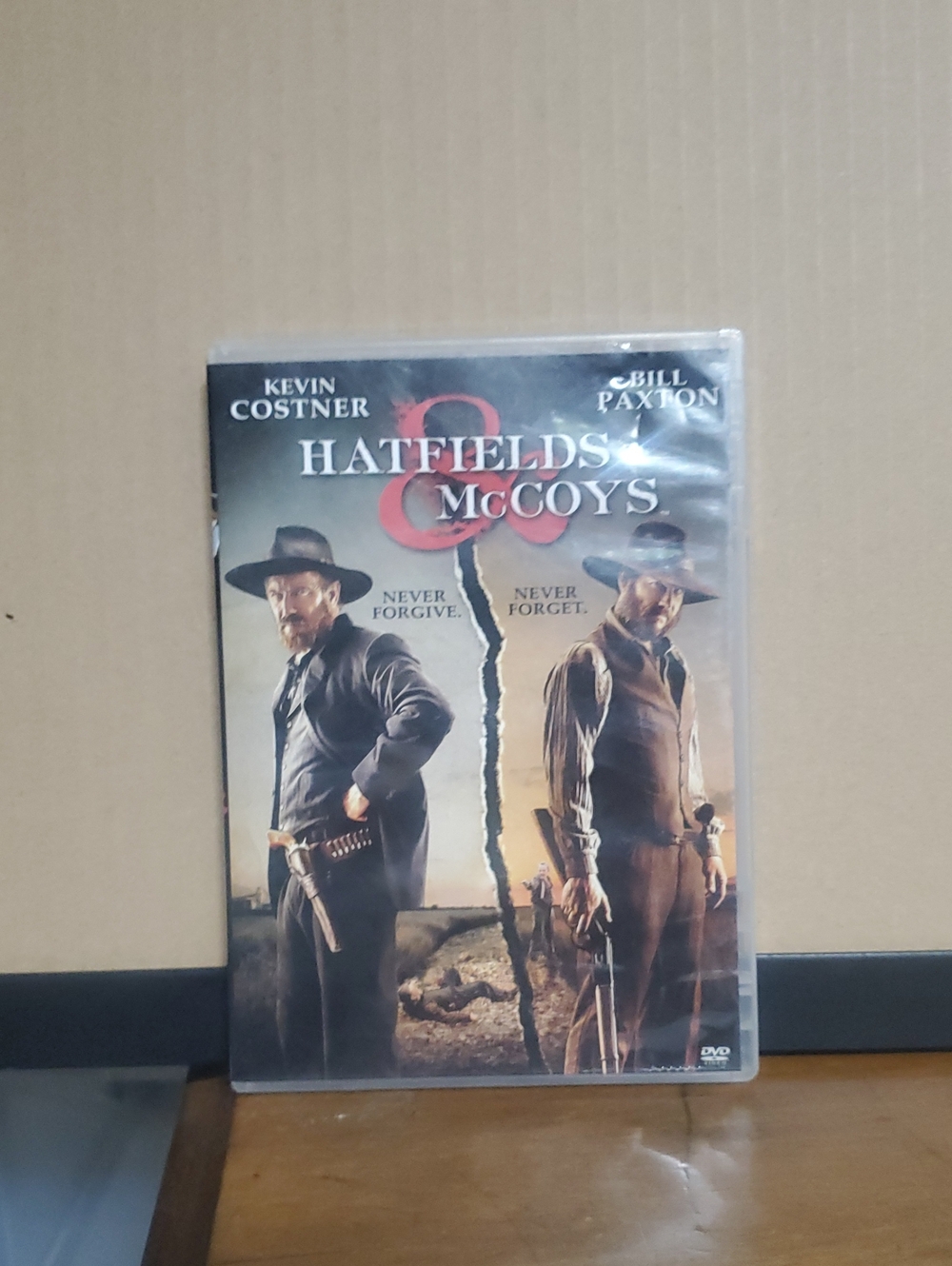 Hatfields & McCoys DVD - Kevin Costner & Bill Paxton - Brown